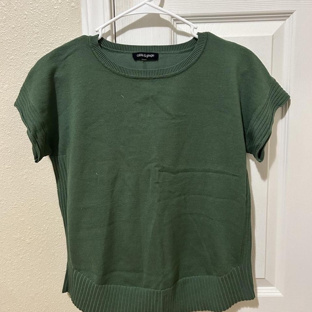 Cable & Gauge Olive Green Short Sleeve Knit Top